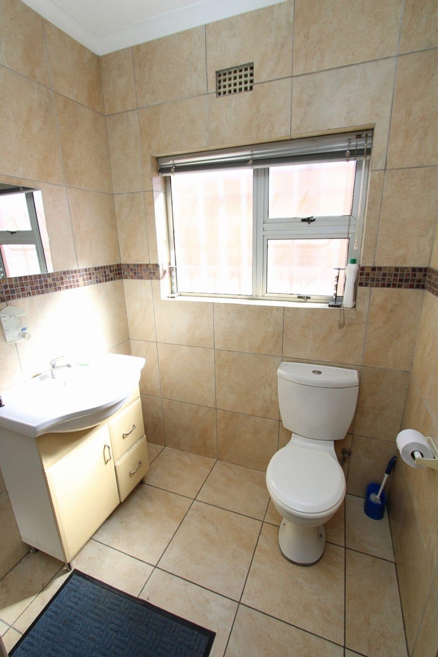 4 Bedroom Property for Sale in London Village Western Cape